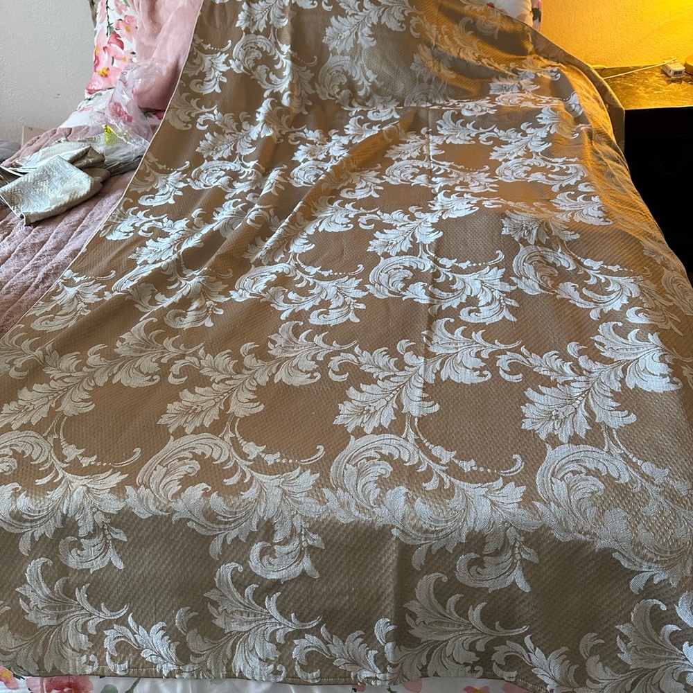 Tablecloth & 8 Napkins 55x42 Rectangle  GOLD&BEIGE